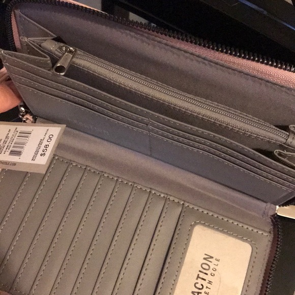 Kenneth Cole Reaction Wallet - Picture 5 of 6